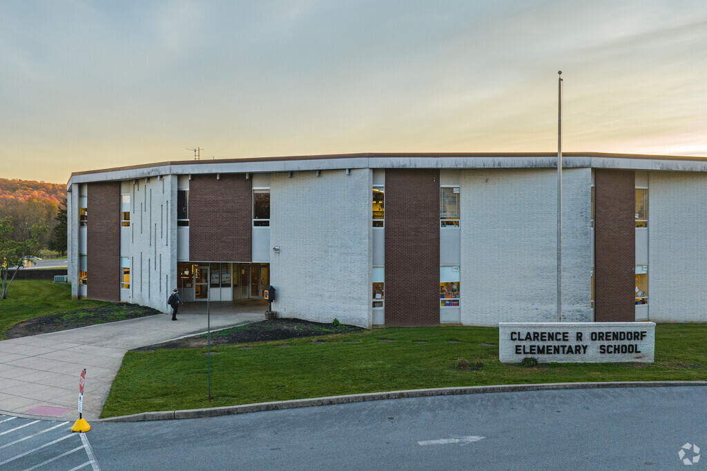 Orendorf Elementary School has 354 students in grades K-3.