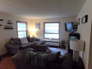 5171 N Santa Monica Blvd Unit 2, Whitefish Bay, WI 53217