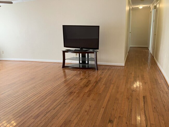 577 Virginia Ave, Suwanee, GA 30024 - photo 4