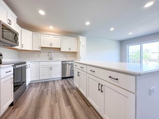 165 Highpoint Park Dr, Pleasant Gap, PA 16823
