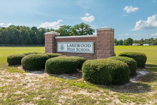 Lakewood High School offers advanced classes for students.