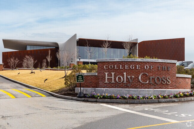 College of the Holy Cross students and teachers make up the majority of residents of College Hill.