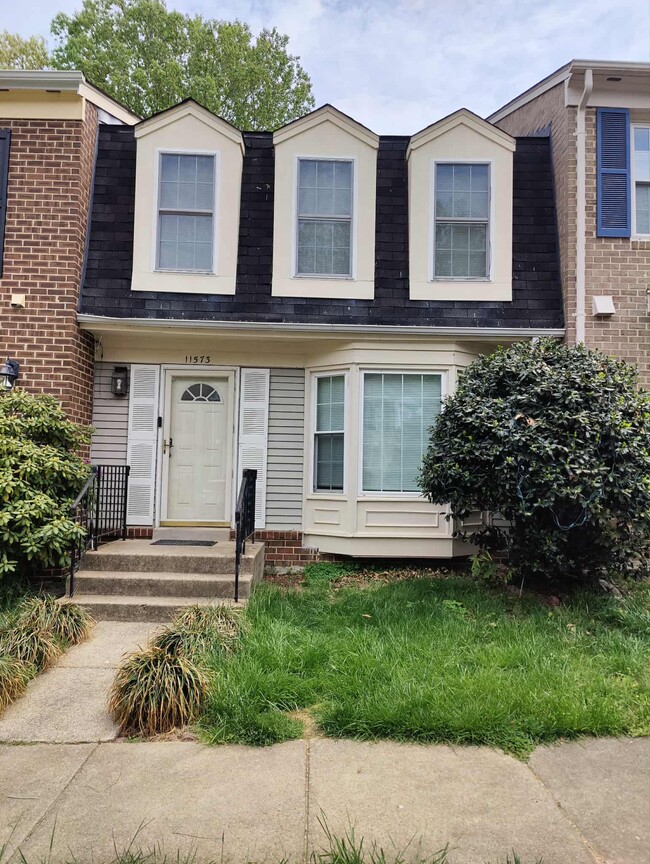 11573 Overleigh Dr, Woodbridge, VA 22192