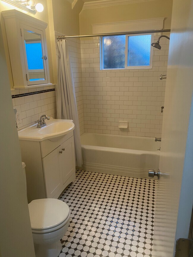 6508 Dana St unit D2, Oakland, CA 94609 - photo 7