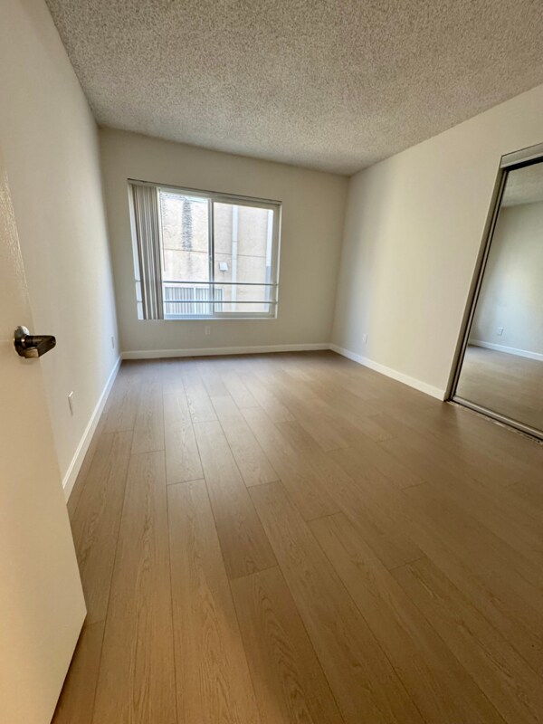 10911 Rochester Ave unit 202, Los Angeles, CA 90024 - photo 3