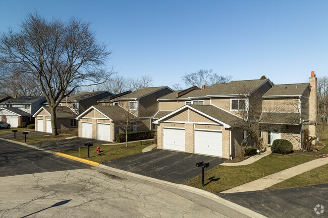 Some residents in Reseda reside in condos.