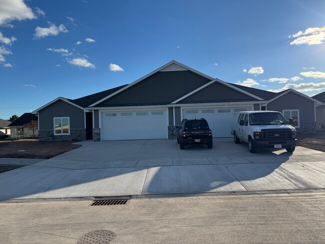 403 Founders Way, Little Chute, WI 54140 - photo 2