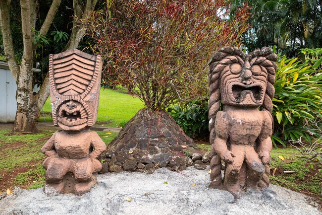 There are several island-themed photo spots around Lawai.