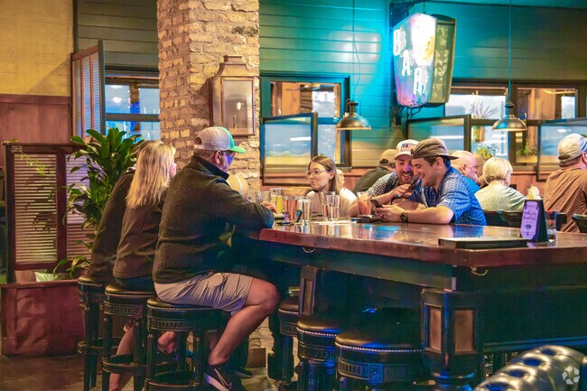 Double Oak residents enjoy nearby Shoal Creek’s refined menu and relaxed family setting.