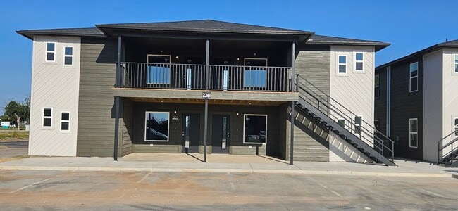 2361 N Thompkins Ave unit 502, Bethany, OK 73008 - photo 2