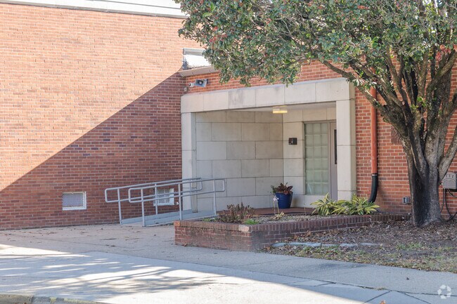 Allegro Charter School of Music is easily accessible in North Charleston.