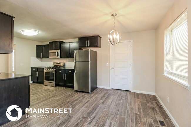 8716 Tracy Dr, Oklahoma City, OK 73132 - photo 5