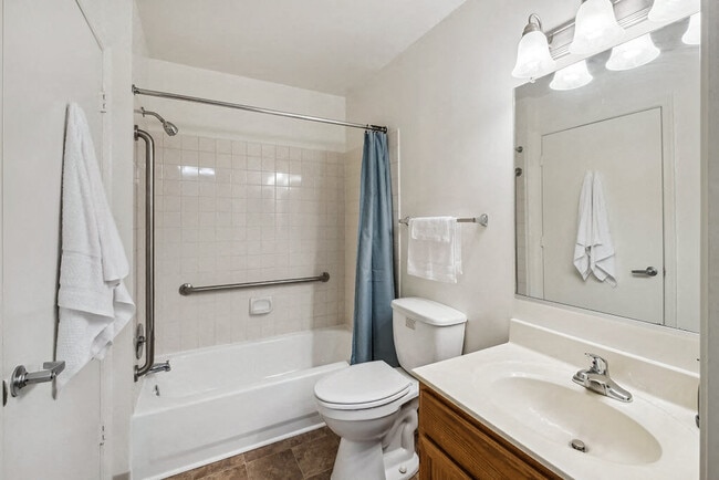 Victoria Park and Woods at Victoria Park Apartments, Woodbridge, VA 22191 - photo 6