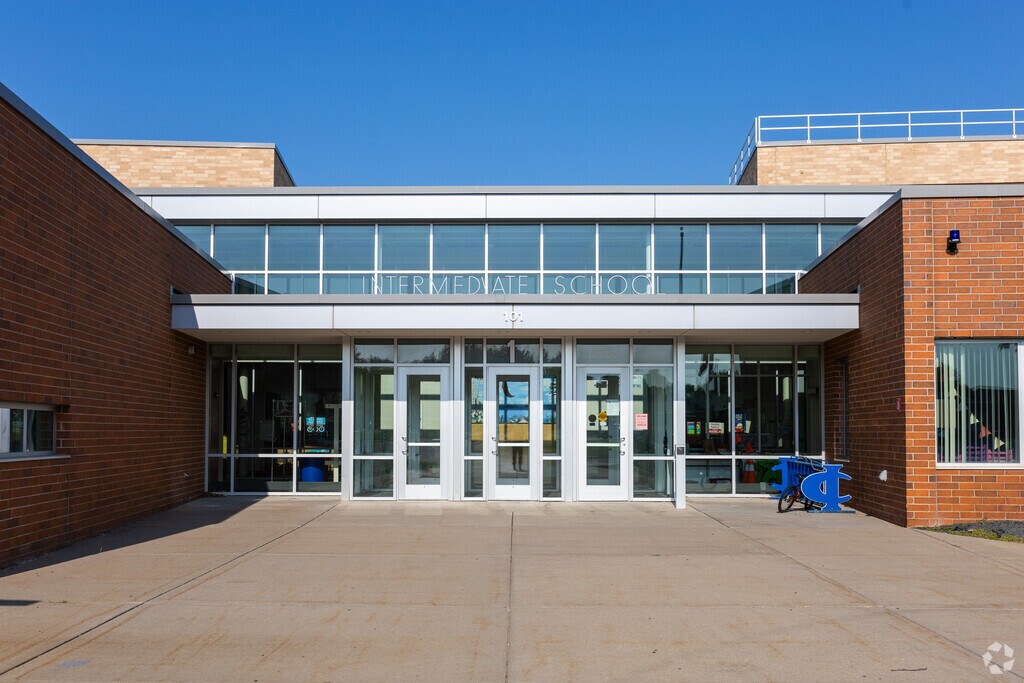 Main entrance to Isanti Intermediate School in Isanti Northern Suburbs, Isanti MN