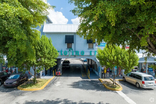 The Portofino II in Grapeland Heights homes many local retail shops and restaurants.