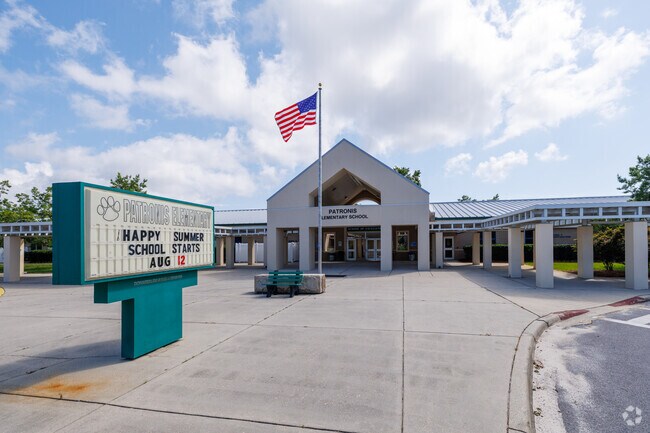Patronis Elementary School has 648 students in grades K-5 with a student-teacher ratio of 15 to 1.
