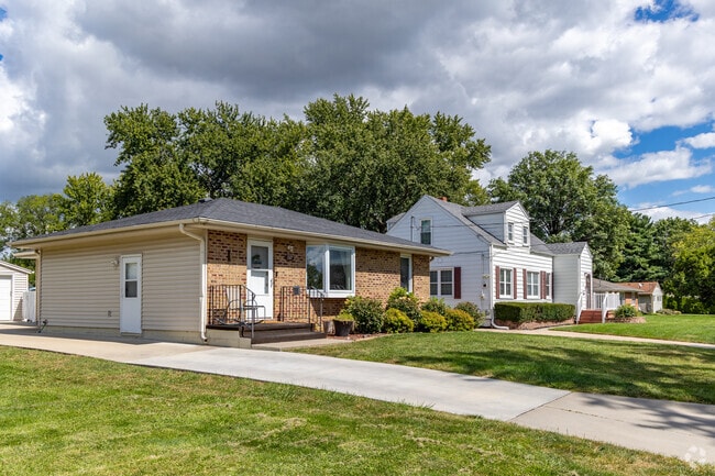 Traditional housing styles such as ranches and bungalows are common in Watrous South.