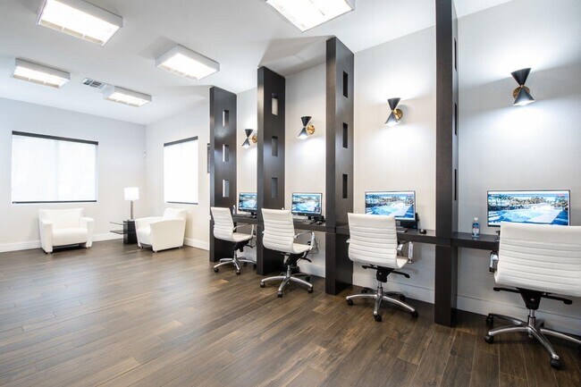 Legacy Palm Isle, Miami, FL 33172 - photo 4