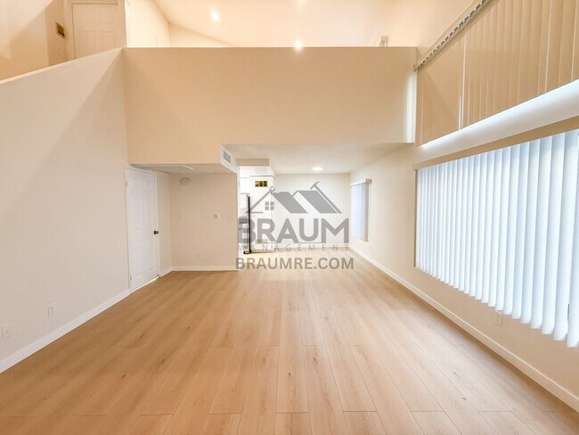 5245 Riverton Ave unit 205, North Hollywood, CA 91601 - photo 3