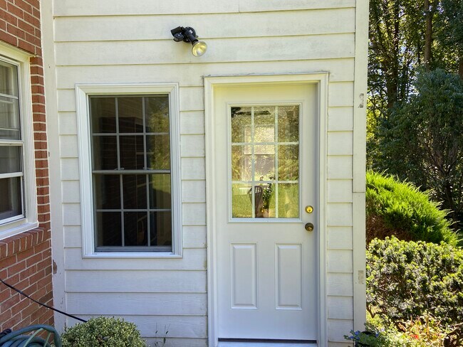 12707 Furnace Mountain Rd unit lower level apt, Lovettsville, VA 20180 - photo 2