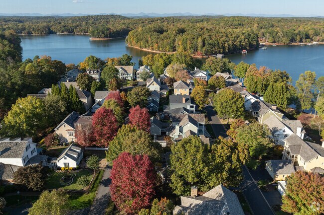 Dense forests and the waters of Lake Lanier provide the backdrop for Lakeshore’s neighborhood.