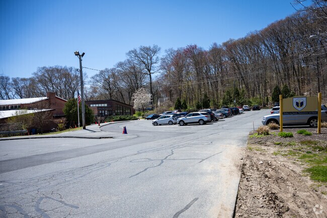 Join a community dedicated to academic excellence at Blackstone Valley School in Lincoln, RI.