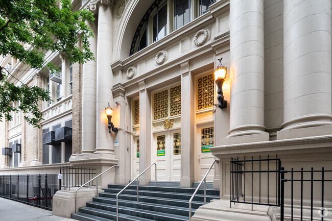 Experience global learning at Language & Diplomacy High School, Gramercy Park.