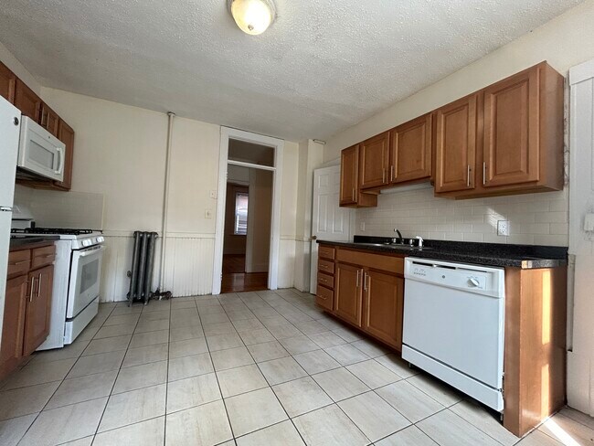 8 Barrows St unit 2, Allston, MA 02134 - photo 4