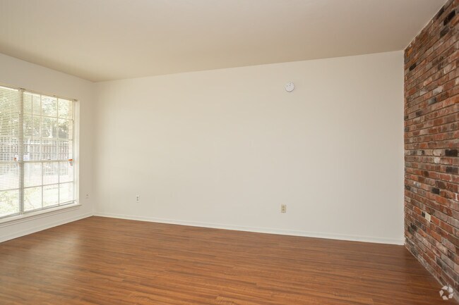 1 BR, 1 BA - 650 SF