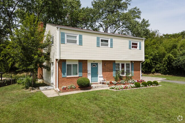Simple colonial homes line the streets of Glassmanor.