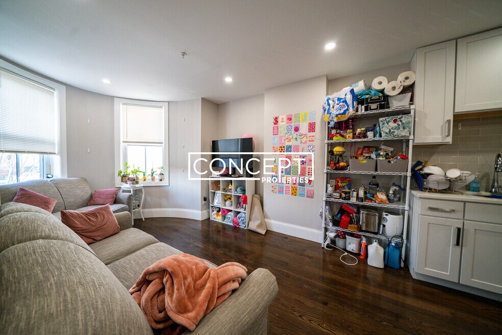 33 Wigglesworth St unit 3, Roxbury Crossing, MA 02120 - photo 1