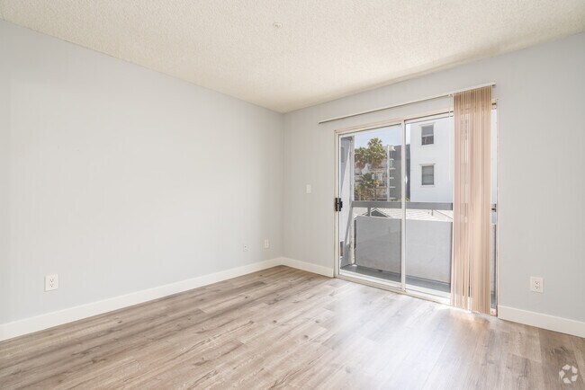 Carlton Way Towers, Los Angeles, CA 90028 - photo 2