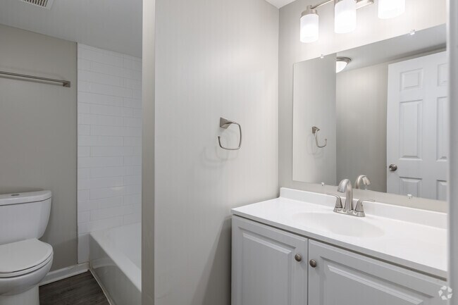 1BR, 1BA - 727SF - Bathroom