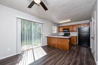 1012 Rose Garden Ln, Bentonville, AR 72712