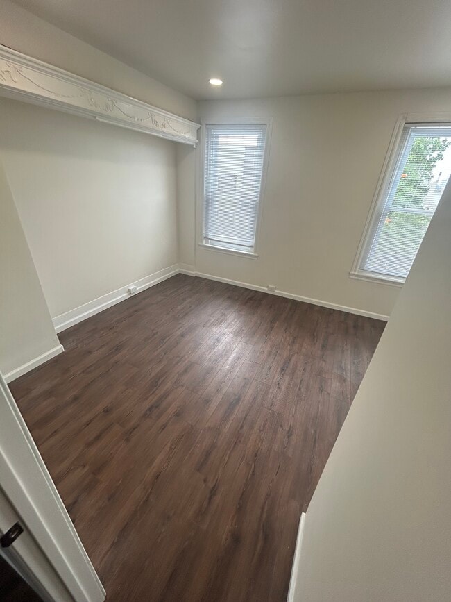 Bedroom - fits king/queen bed