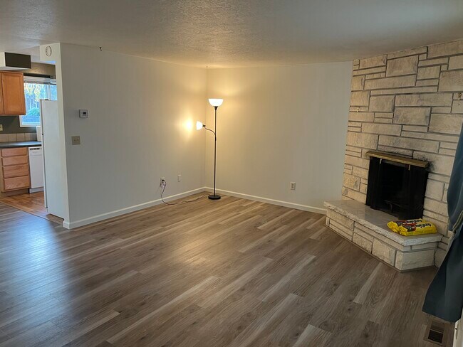 1138 NE 72nd Ave, Portland, OR 97213 - photo 2