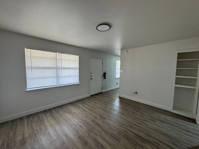 611 Sunset Ln unit B, Copperas Cove, TX 76522 - photo 2