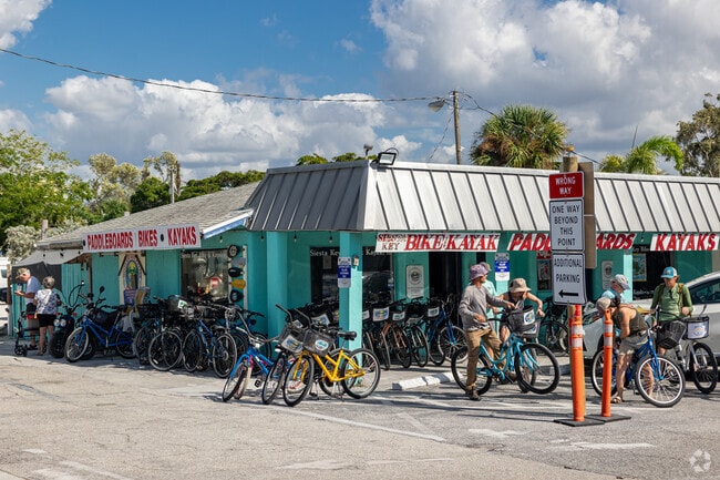 Visitors in Siesta Key can rent bikes and boats from local agencies near the beach.