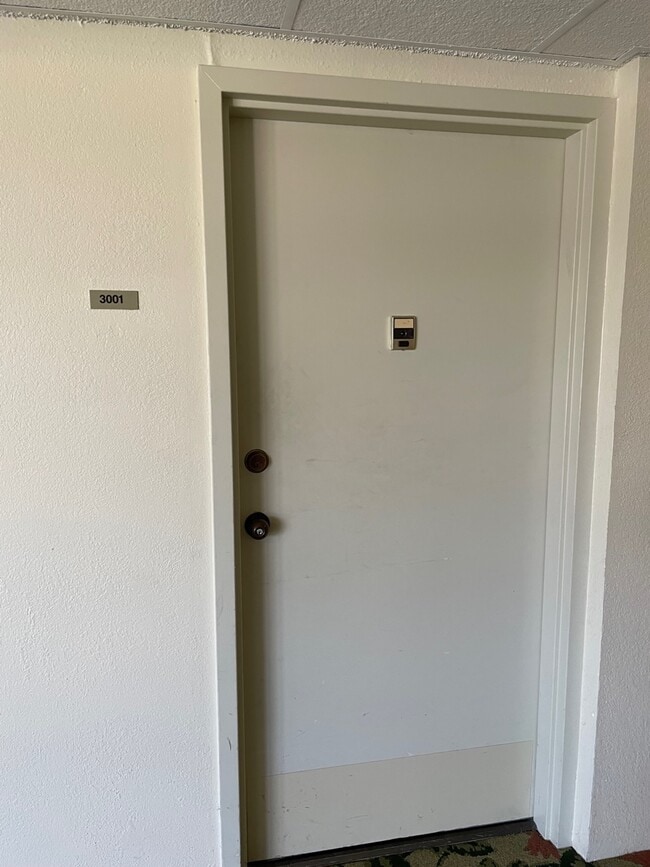 Iolani Court Plaza unit Iolani Court Plaza, Honolulu, HI 96826 - photo 2