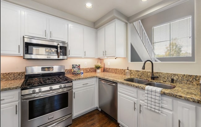 2755 Dietrich Dr unit 2755 Dietrich Dr, Tustin, CA 92782 - photo 4