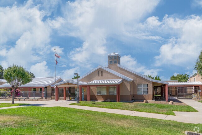 Willow Cove Elementary School located in the Pittsburg neighborhood.