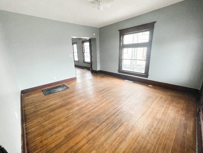 418 E Main St, Greenfield, IN 46140 - photo 3