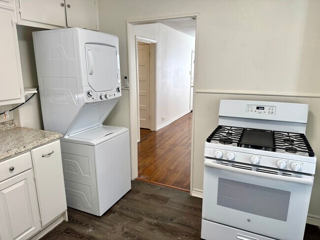 513 Eleanor Ave unit downstairs duplex, San Antonio, TX 78209 - photo 5