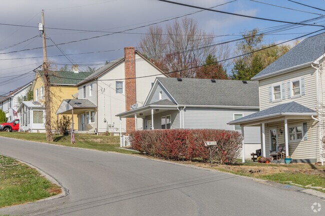 Small plots of residential housing sit between large lots of farm land in Smith Township.