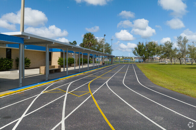 Gulf Middle School in Cape Coral rans 6 out of 10 stars