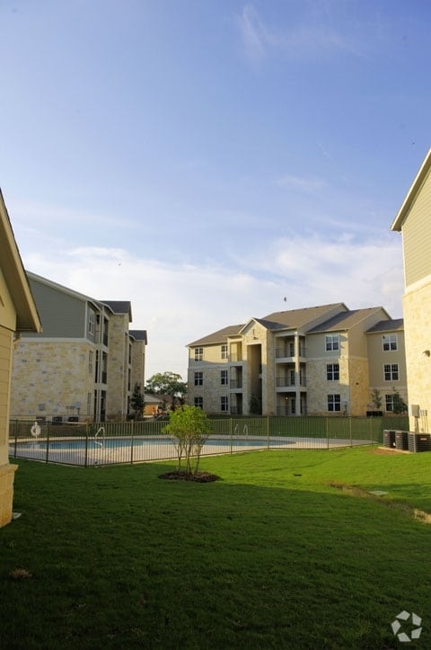 386 Paloma Dr, Floresville, TX 78114