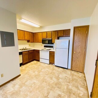 156 Westside Dr, Iowa City, IA 52246