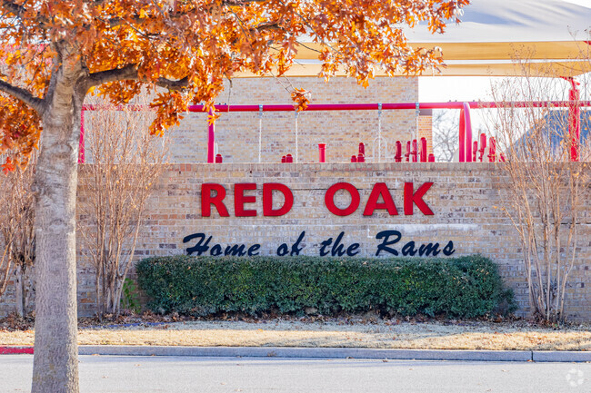 Close up shot of the text of Red Oak Elementary School.