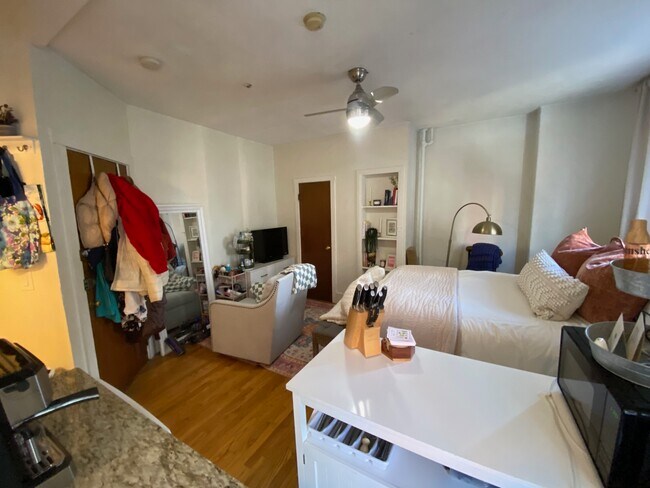 106 Myrtle St unit 4, Boston, MA 02114 - photo 5