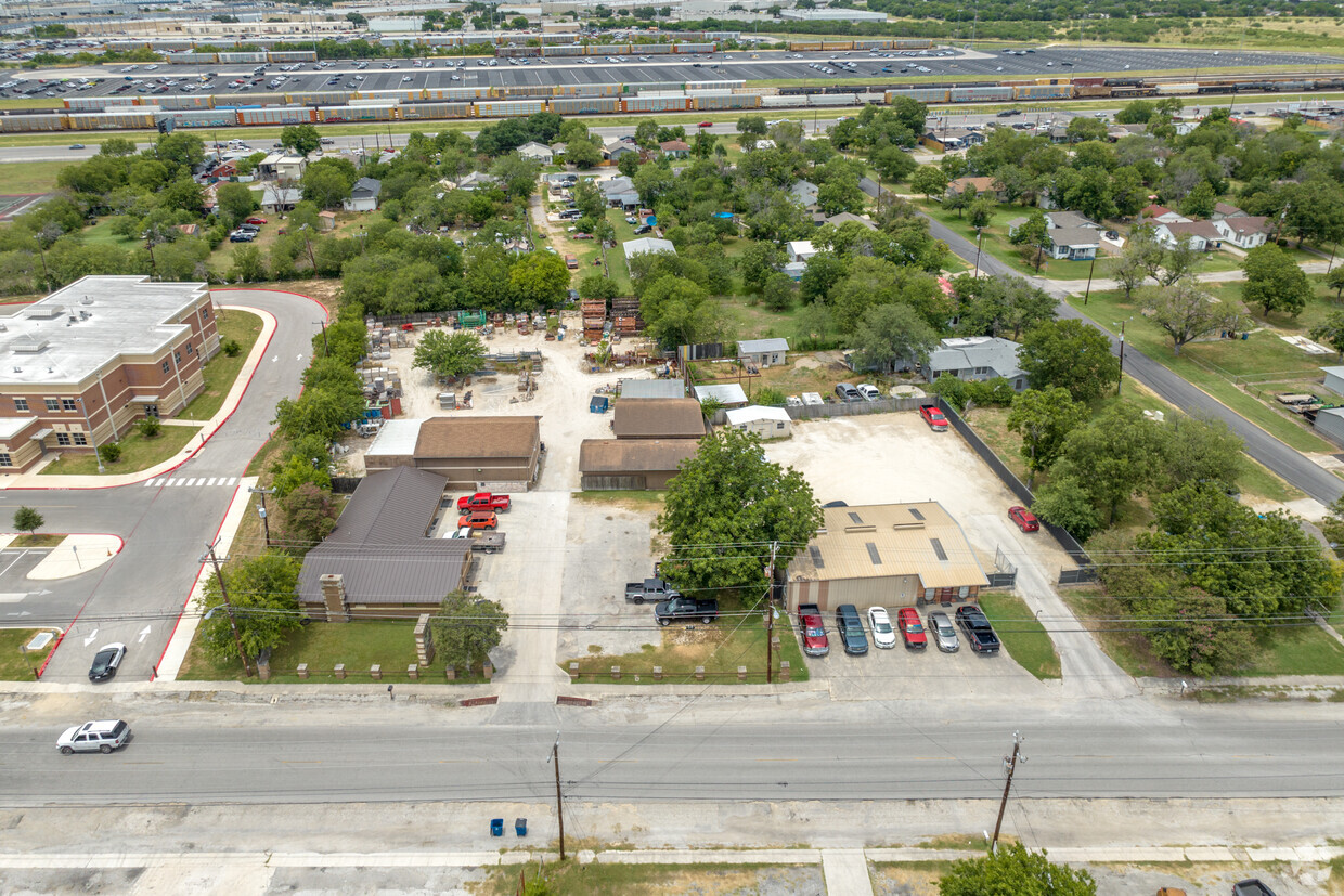 View 1 photos of this 6 bed, 9.0 bath, 8026 sqft single family